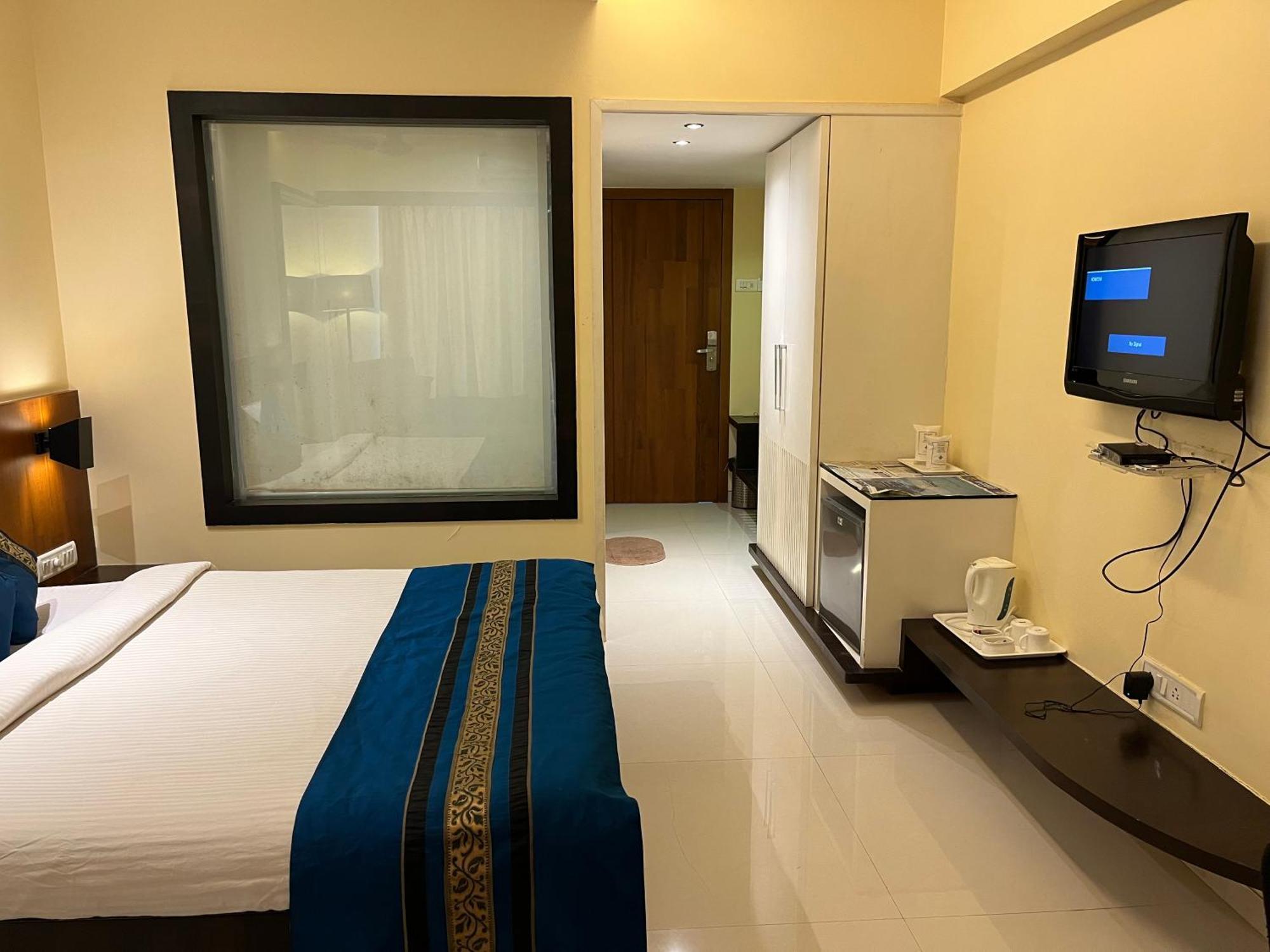 Hotel Landmark Ratnagiri Exterior photo