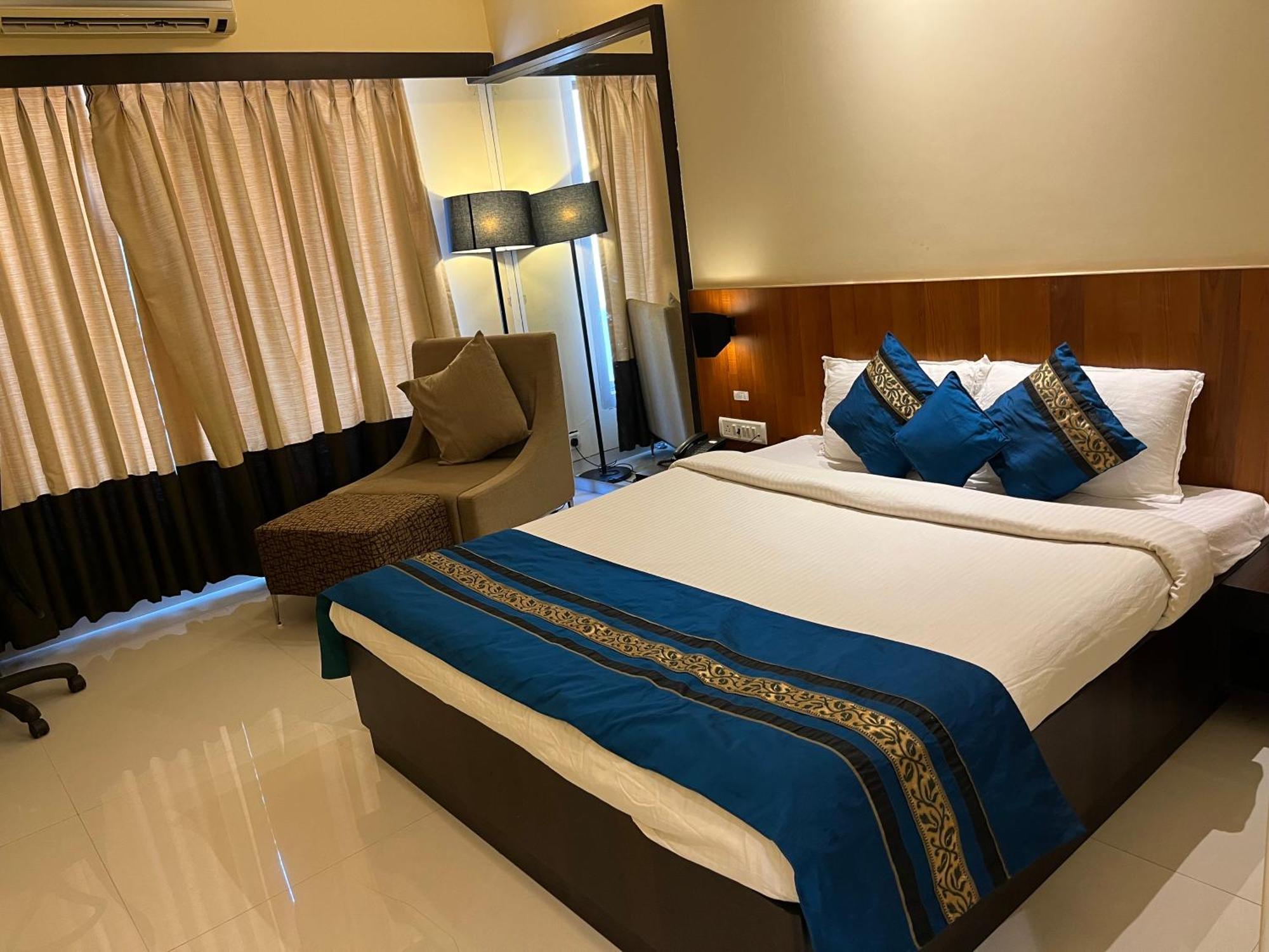 Hotel Landmark Ratnagiri Exterior photo